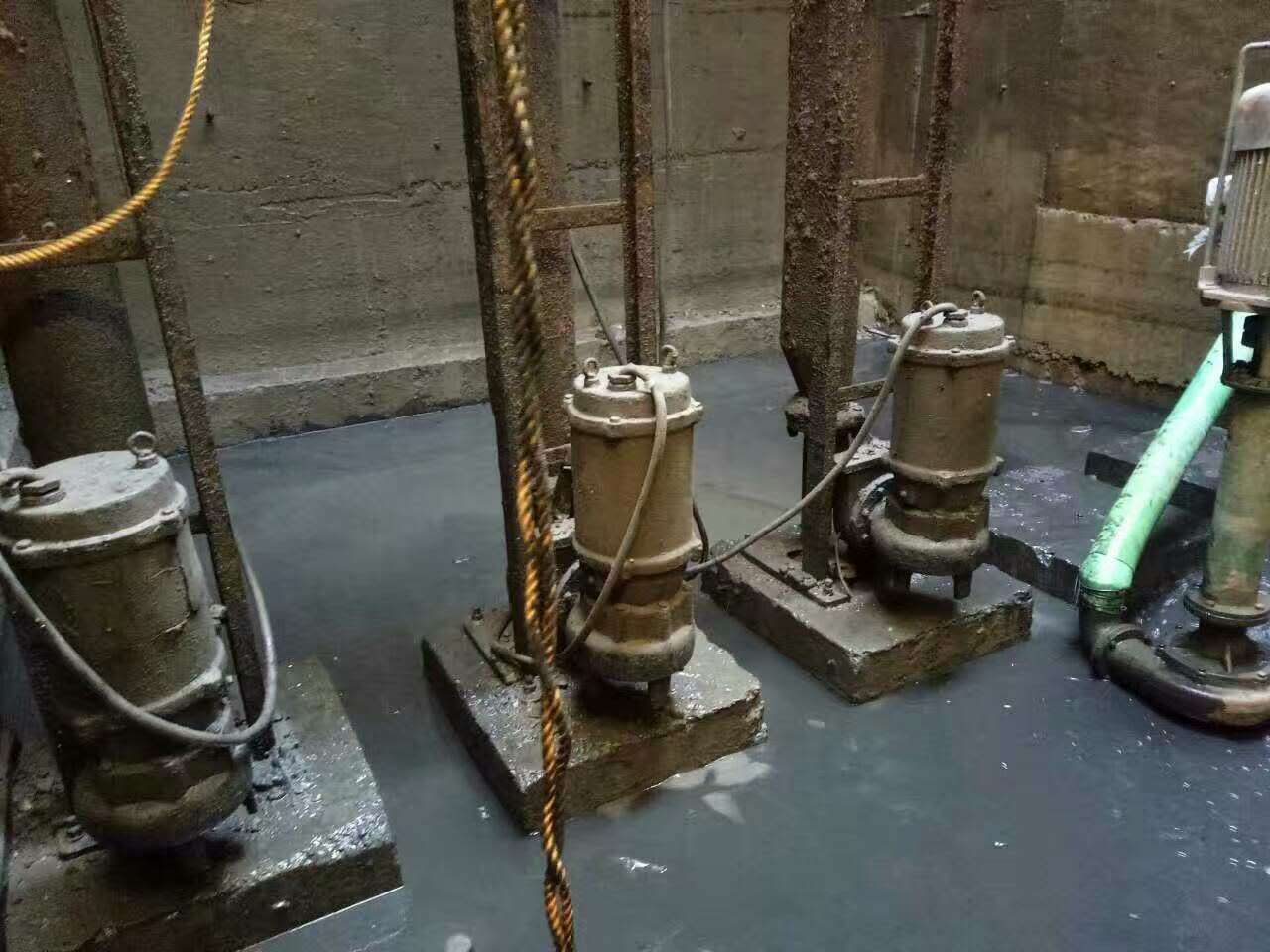 石鼓污水池清理