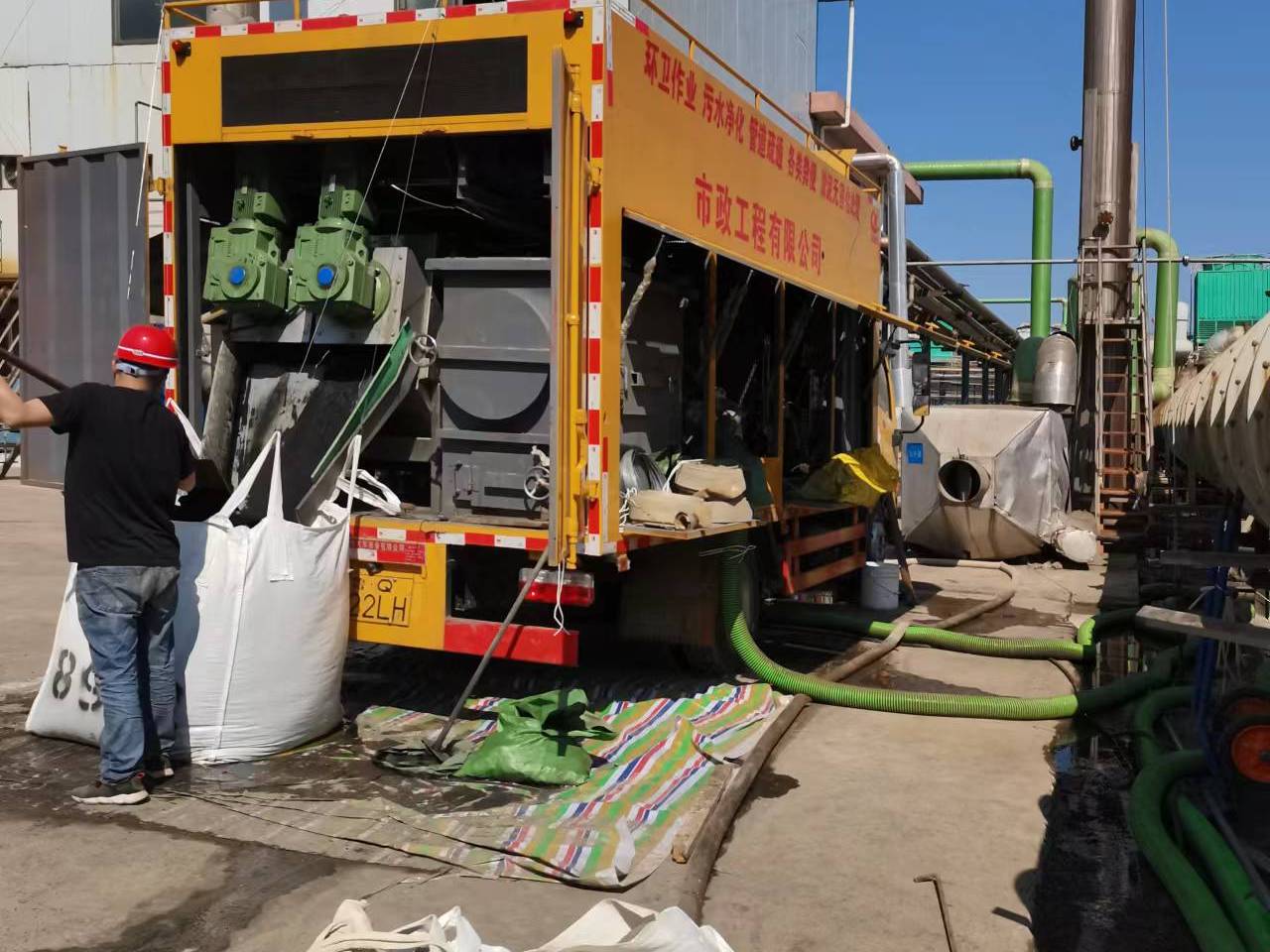 石鼓淤泥压干处理